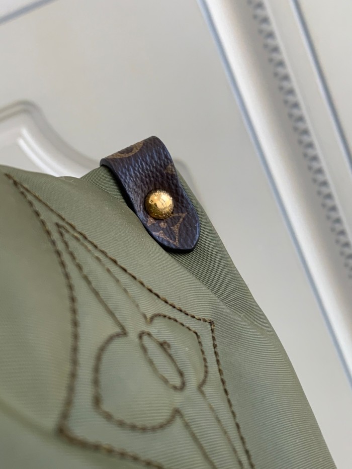 Handbag    Louis Vuitton   M59007  size 41 x 34 x 19 cm