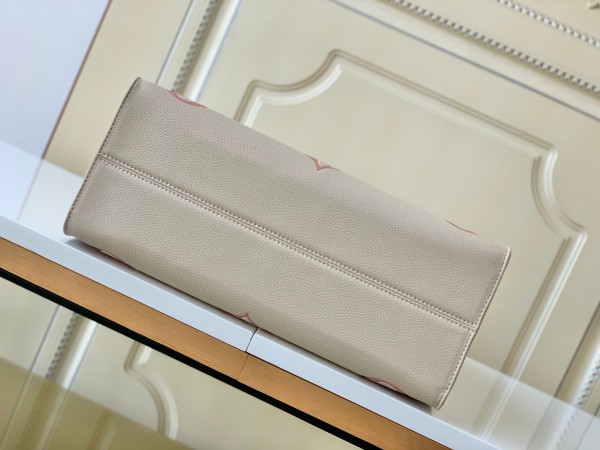  Handbag   Louis Vuitton  M21575  35.0 x 27.0 x 14.0  cm