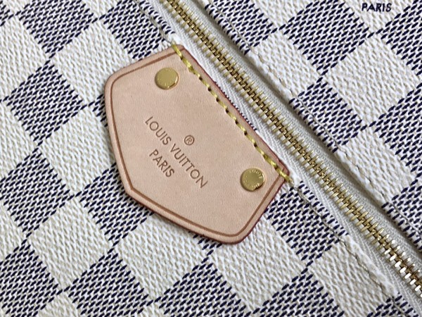 Handbag  Louis Vuitton   M44040  size  42/27/17  cm 