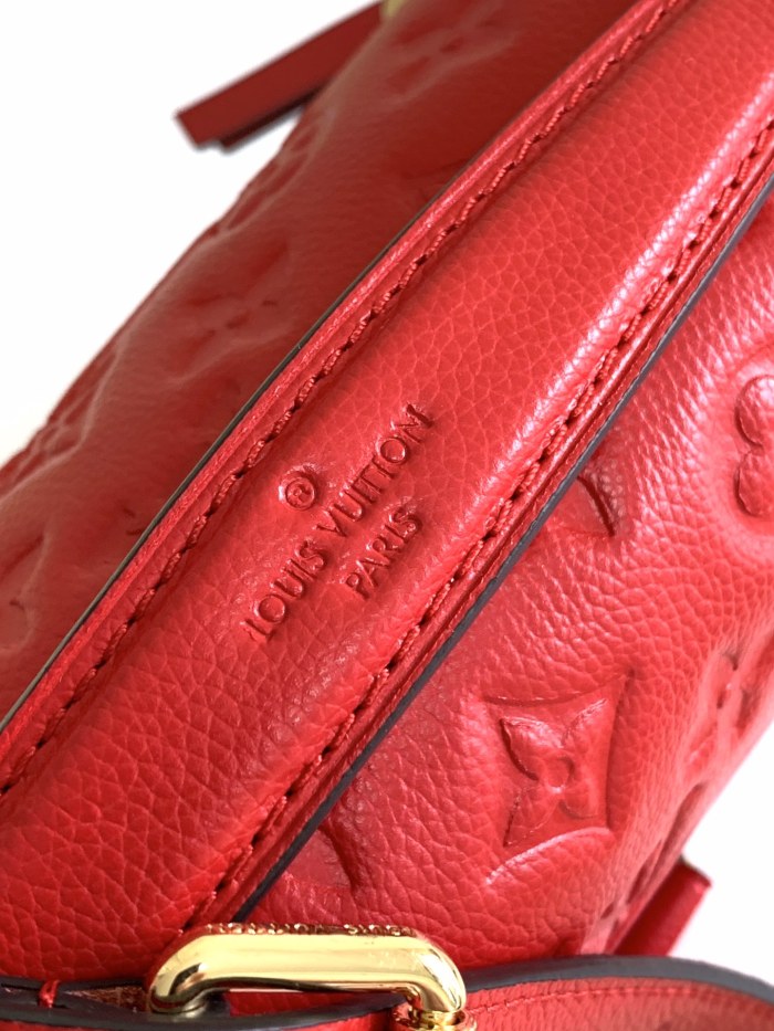 Handbag  Louis Vuitton  M44018  size  25 x 19 x 9  cm