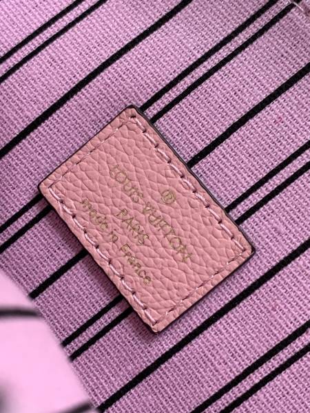 Handbag  Louis Vuitton  M44071  size  25 x 19 x 9  cm