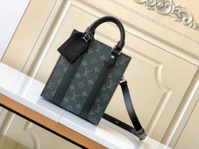  Handbag    Louis Vuitton   m46453   size  19 x 22 x 7  cm