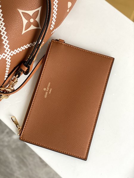  Handbag   Louis Vuitton  46029  size 26 x 26 x 17.5  cm