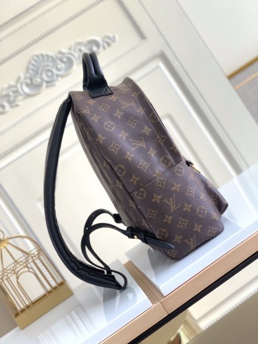 Handbag  Louis Vuitton   M41561  size  28×33×16 cm 