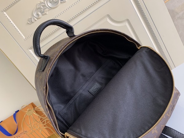 Handbag  Louis Vuitton   M41561  size  28×33×16 cm 