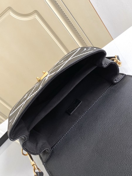  Handbag  Louis Vuittonm  46028  size  25x19x7  cm  