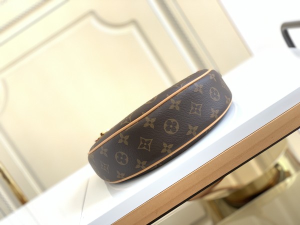LOUIS VUITTON M24846 Loop M81098 size 23*6*13  cm