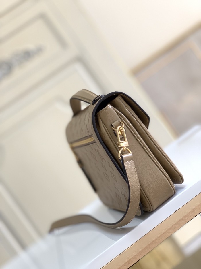  Handbag  Louis Vuitton  M41488  size  25 x 19 x 9  cm