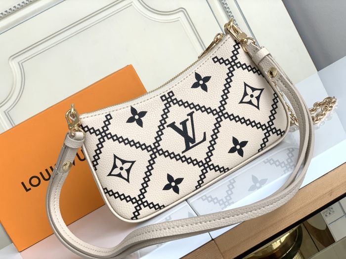 Handbag  Louis Vuitton  M81137  size  19x 11.5 x 3  cm