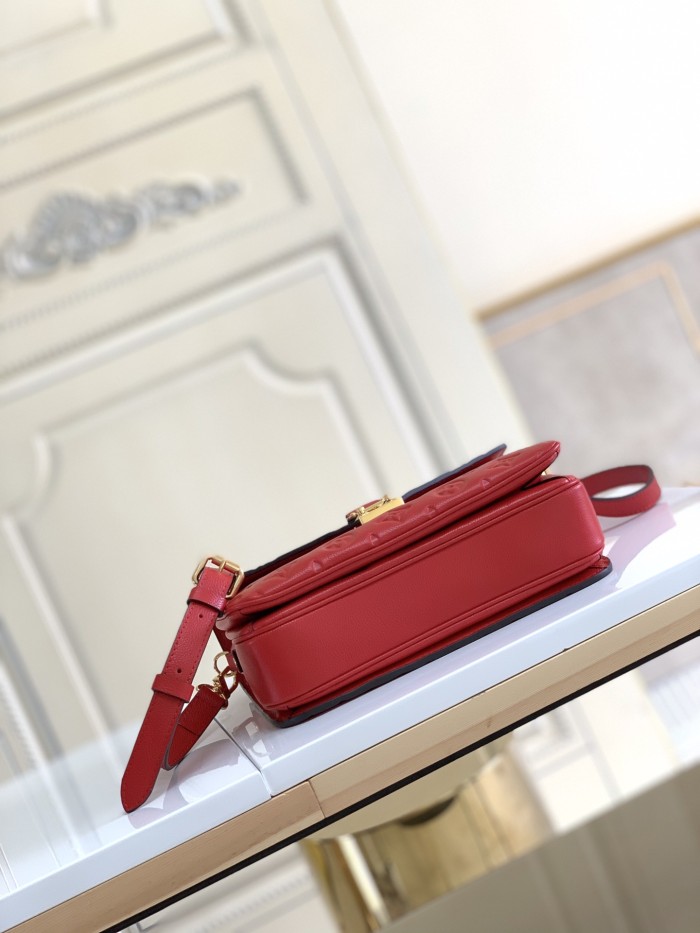 Handbag  Louis Vuitton  M44018  size  25 x 19 x 9  cm