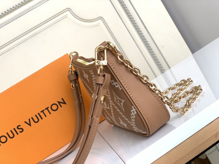 Handbag  Louis Vuitton   M81137  size 19x 11.5 x 3 cm 