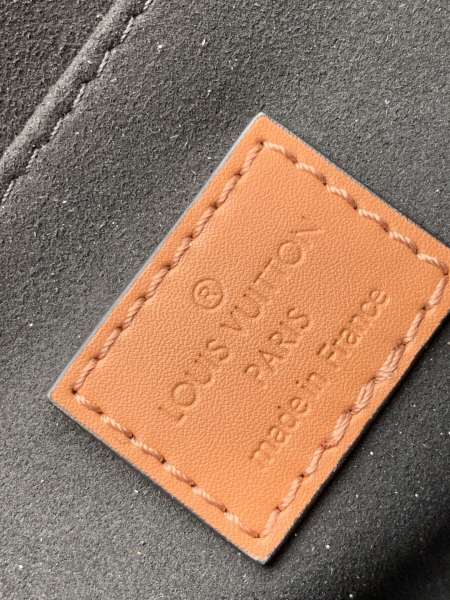  Handbag  Louis Vuittonm  M44391  size  25x17x10.5 cm