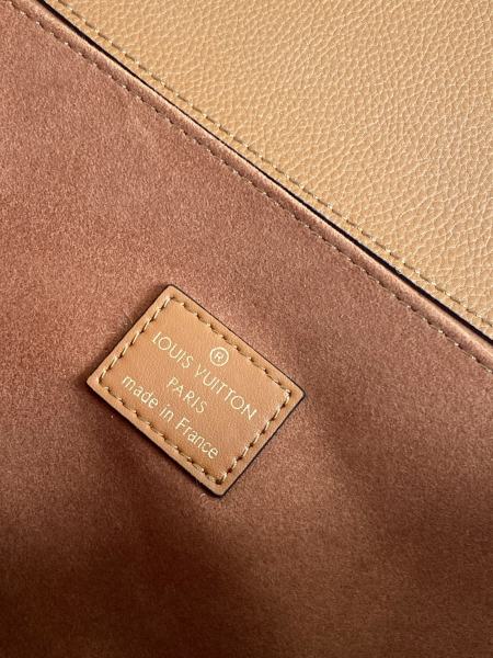  Handbag   Louis Vuitton  m46018  size  25x19x7  cm