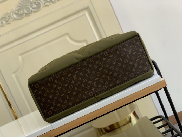 Handbag    Louis Vuitton   M59007  size 41 x 34 x 19 cm