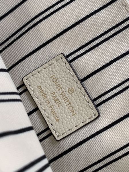 Handbag  Louis Vuitton  M40780  size  25 x 19 x 9  cm