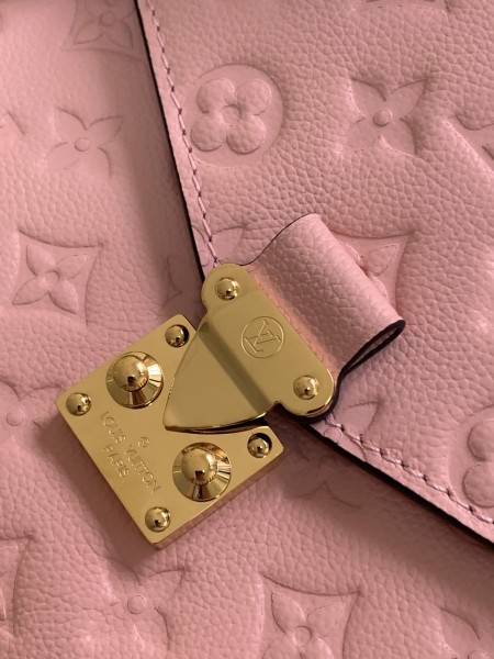 Handbag  Louis Vuitton  M44071  size  25 x 19 x 9  cm