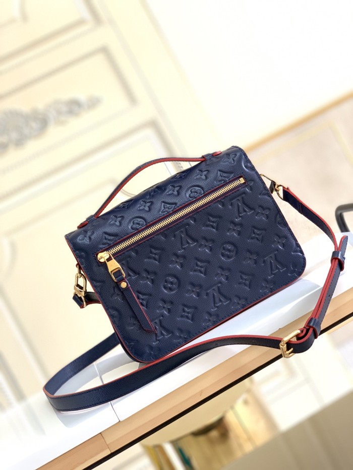 Handbag  Louis Vuitton   M41486  size  25 x 19 x 9 cm