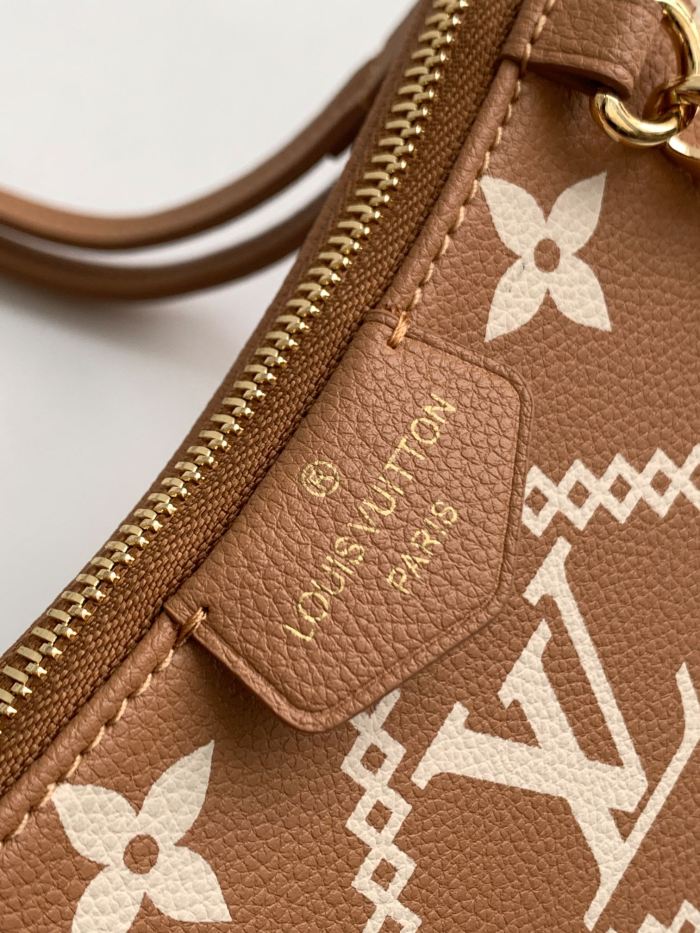 Handbag  Louis Vuitton   M81137  size 19x 11.5 x 3 cm 