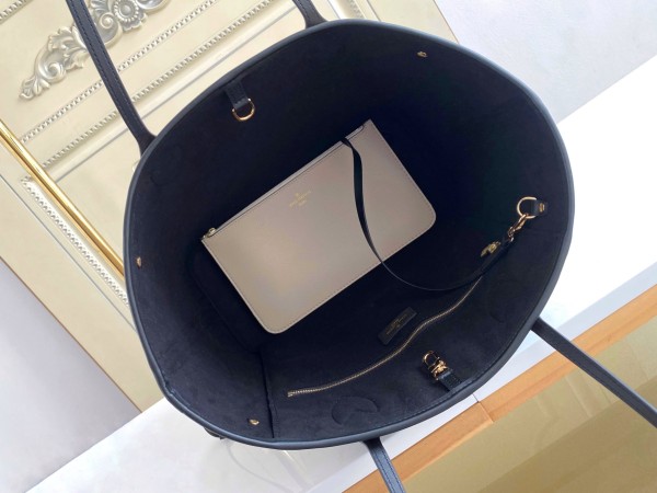 Handbag  Louis Vuitton    M46039   size  31 x 28 x 14  cm