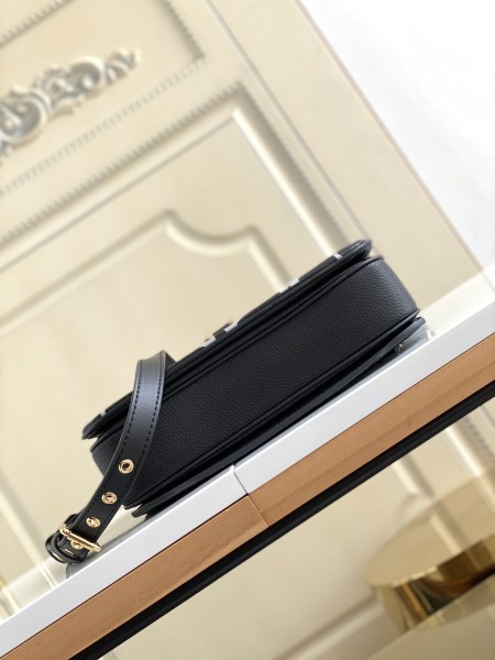  Handbag  Louis Vuittonm  46028  size  25x19x7  cm  