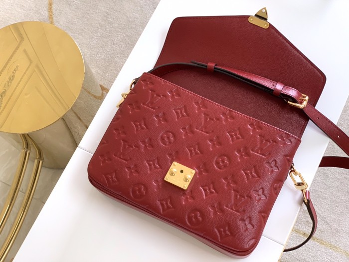  Handbag  Louis Vuitton   M41487  size  25 x 19 x 9  cm