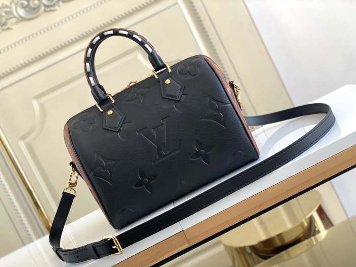  Handbag  Louis Vuitton  M58524   size  25.0 x 19.0 x 15.0  cm 