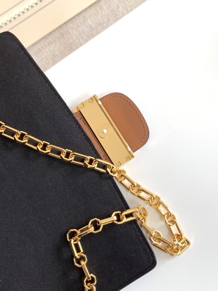  Handbag  Louis Vuittonm  M44391  size  25x17x10.5 cm