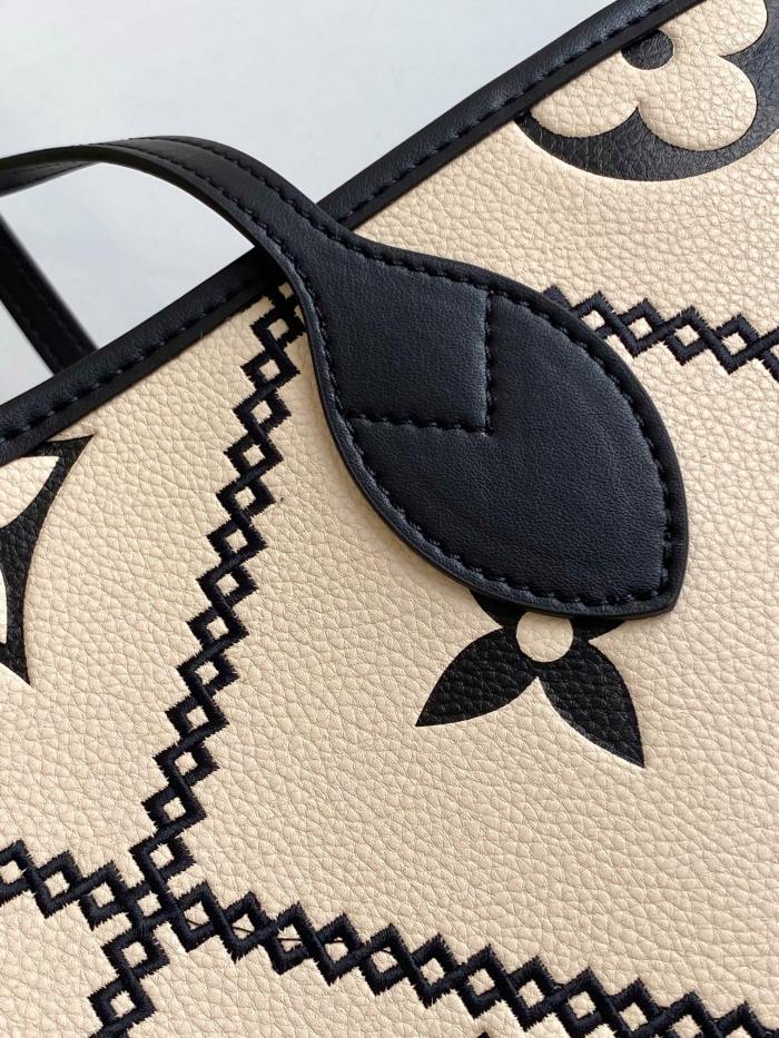 Handbag  Louis Vuitton    M46039   size  31 x 28 x 14  cm