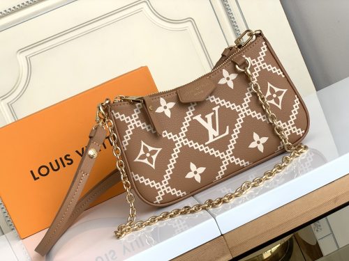 Handbag  Louis Vuitton   M81137  size 19x 11.5 x 3 cm 