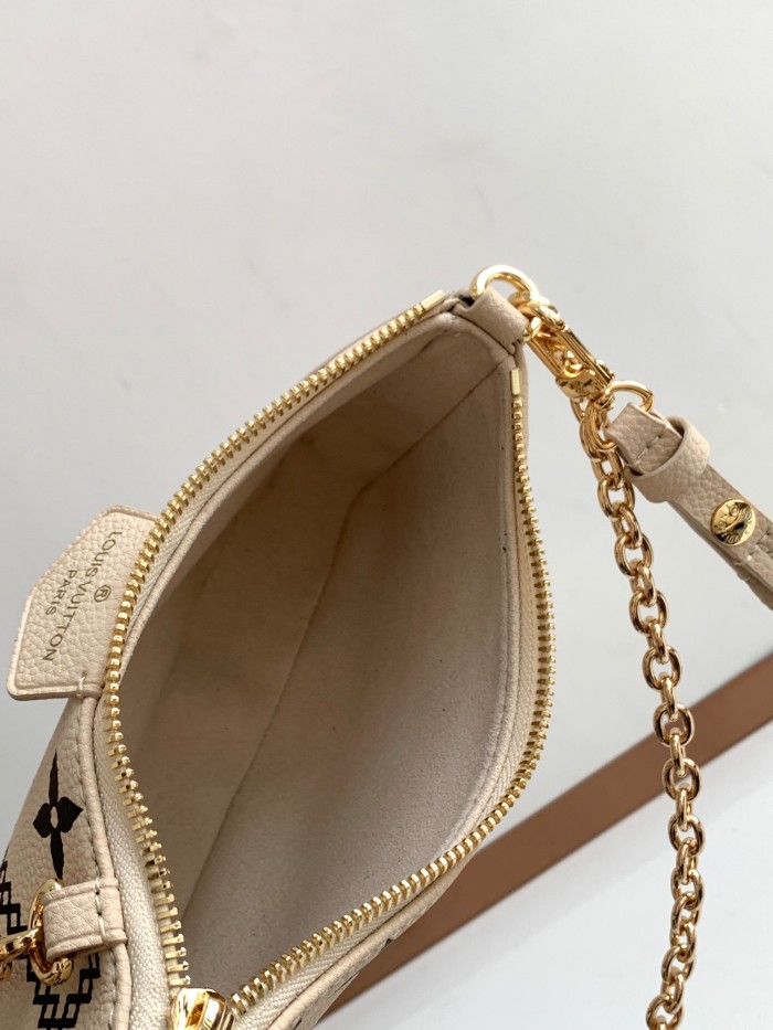 Handbag  Louis Vuitton  M81137  size  19x 11.5 x 3  cm