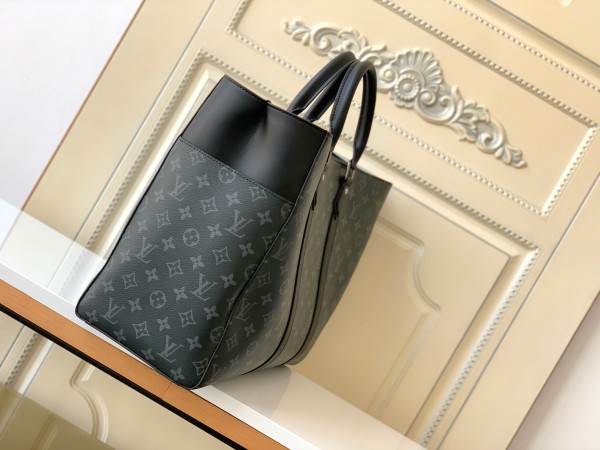   Handbag  Louis Vuitton   m46451  size  44 x 33 x 18  cm