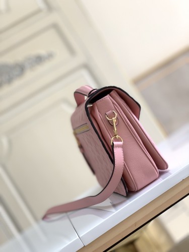 Handbag  Louis Vuitton  M44071  size  25 x 19 x 9  cm