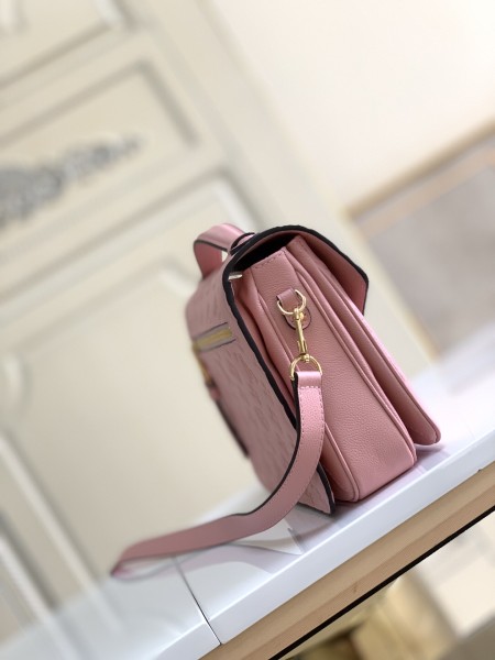 Handbag  Louis Vuitton  M44071  size  25 x 19 x 9  cm