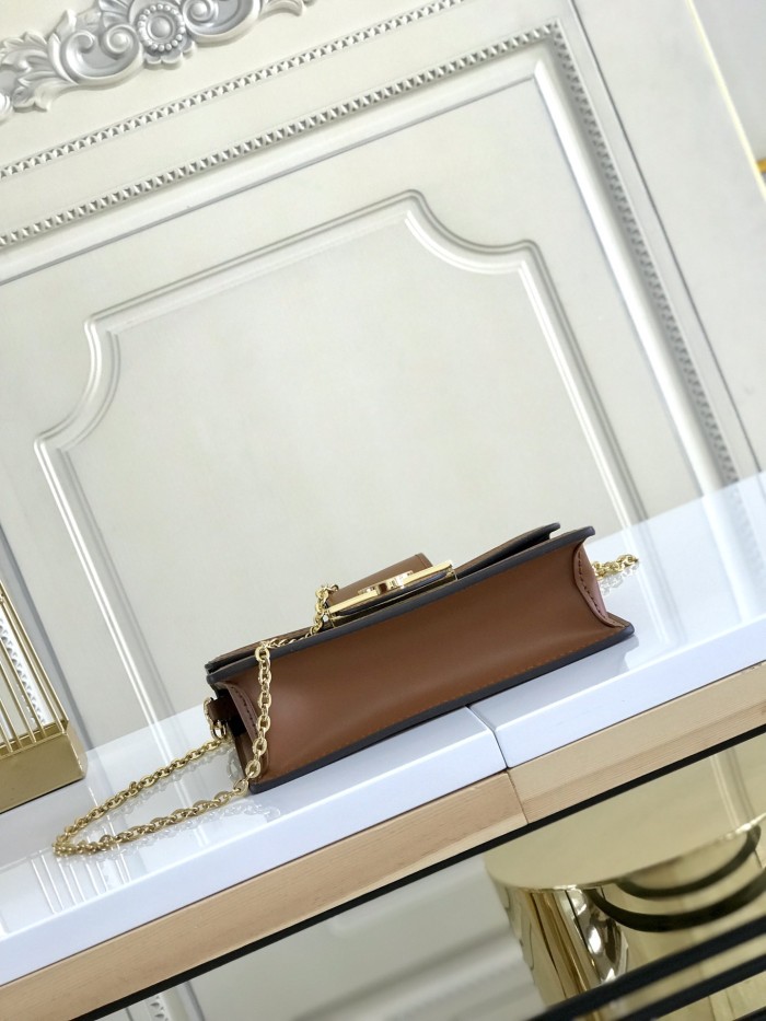 Handbag    Louis Vuitton  M68746  size  18.5x12x5  cm