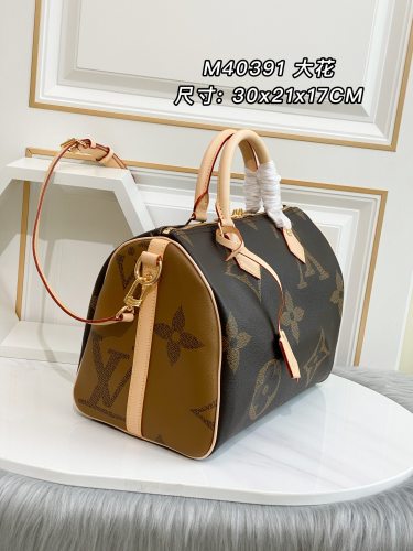  Handbag  Louis Vuitton   M44601  size  30.0 x 21.0 x 17.0 cm