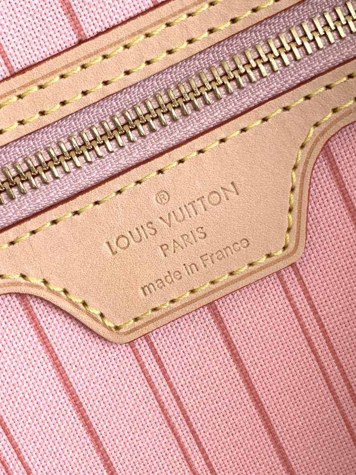 Handbag  Louis Vuitton  M50156  size   41.0×33.0×15.0  cm