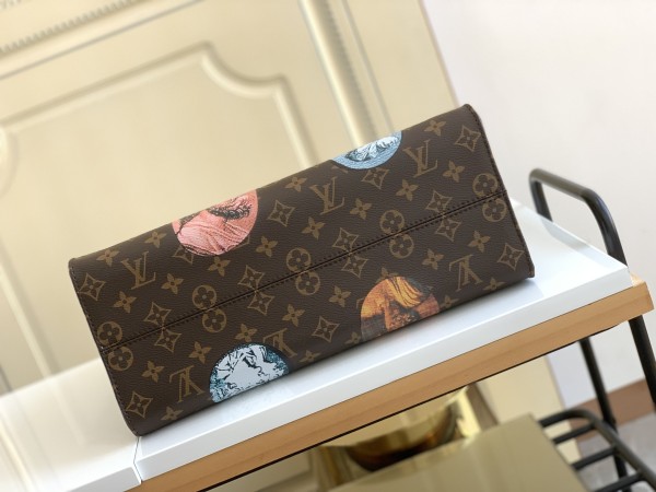 Handbag   Louis Vuitton  M59245  size 35 x 27 x 14  cm