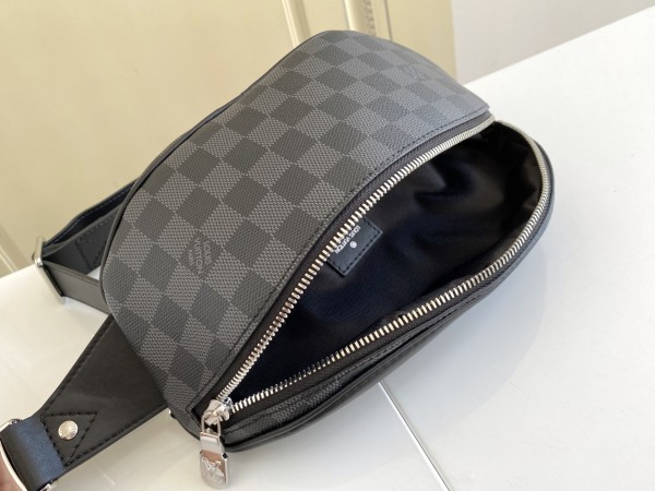   Handbag   Louis Vuitton  40362  size  26x13x7 CM