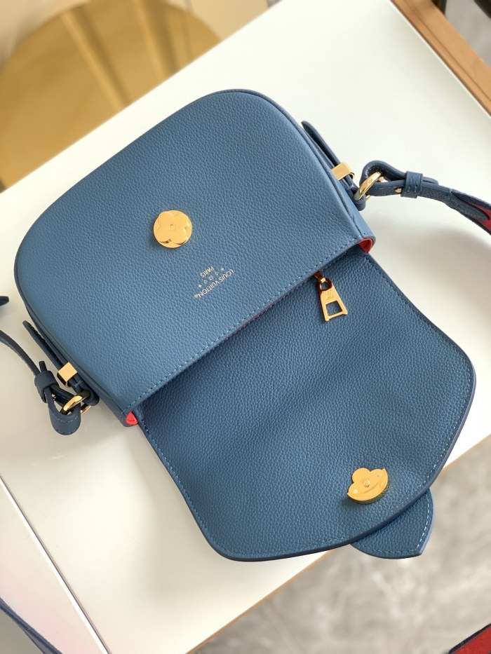 Handbag  Louis Vuitton  M58964  size  21 x 15 x 6.5  cm 