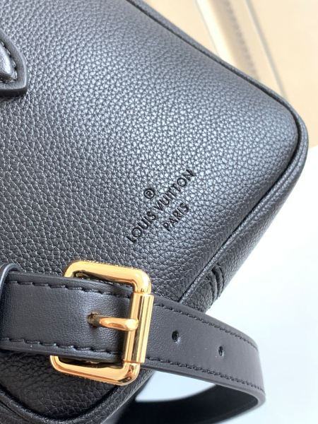  Handbag   Louis Vuitton   M58947  size  25.0 x 19.0 x 15.0  cm