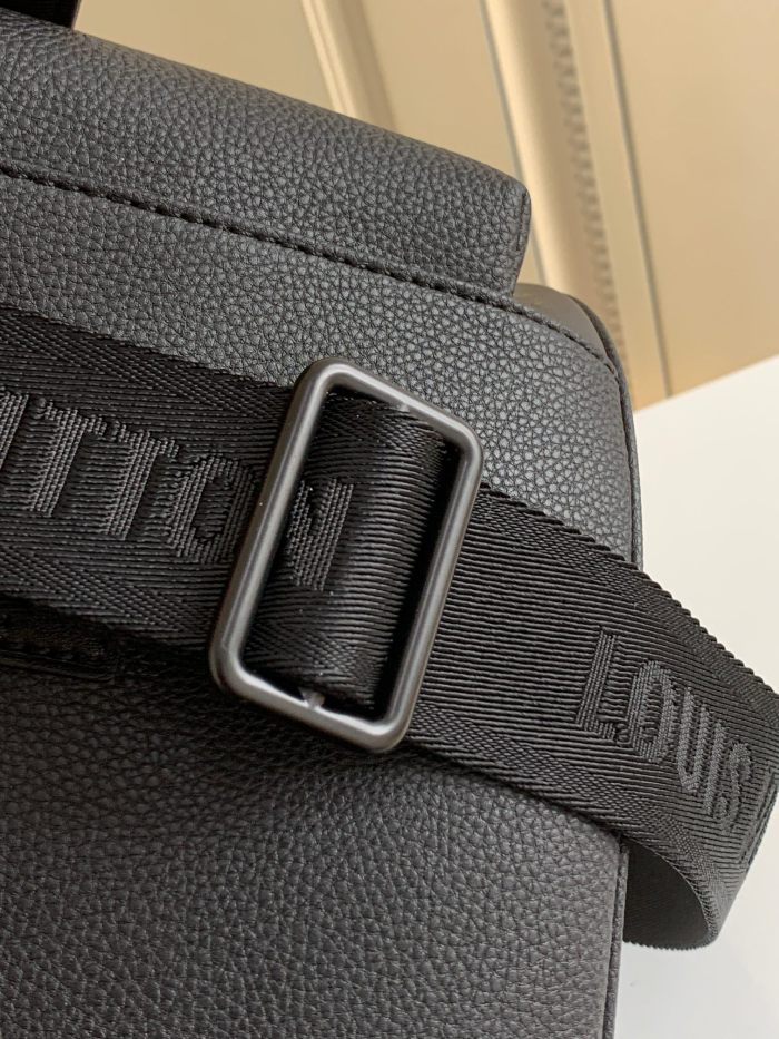  Handbag   Louis Vuitton  M58476  size  25 x 29 x 9  cm 