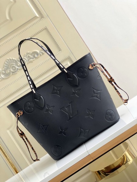  Handbag   Louis Vuitton  M45856  size  31 x 28 x 14  cm