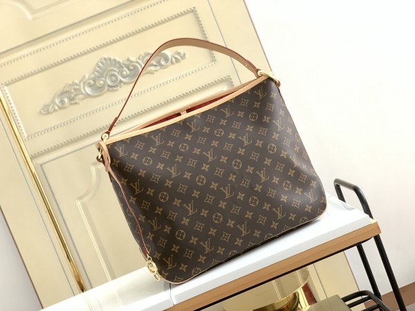 Handbag  Louis Vuitton  M50156  size   41.0×33.0×15.0  cm