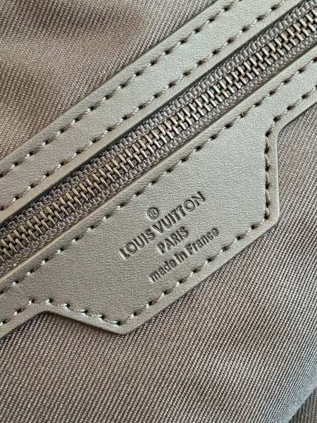  Handbag   Louis Vuitton  M44471  size  50.0x 29.0x 23.0 cm  