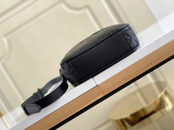 Handbag   Louis Vuitton  M44972  size  16.0 x 21.0 x 4.5 cm