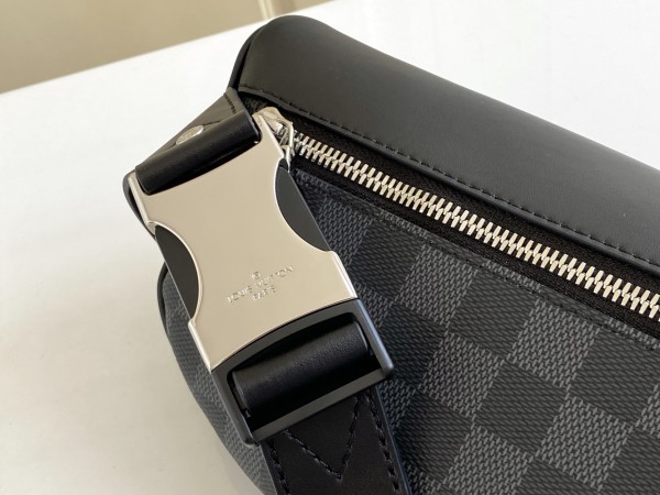   Handbag   Louis Vuitton  40362  size  26x13x7 CM