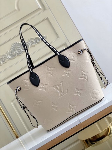  Handbag   Louis Vuitton  M58525  size 31 x 28 x 14  cm