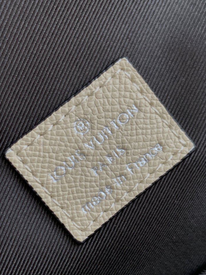  Handbag  Louis Vuitton   M30803  size  20 x 31 x 10  cm