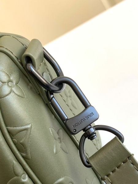 Handbag   Louis Vuitton  M57961  size  21 x 12 x 9  cm 