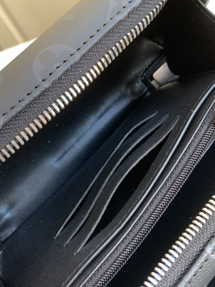 Handbag   Louis Vuitton  M45579  size  21 x 12 x 6.5  cm 